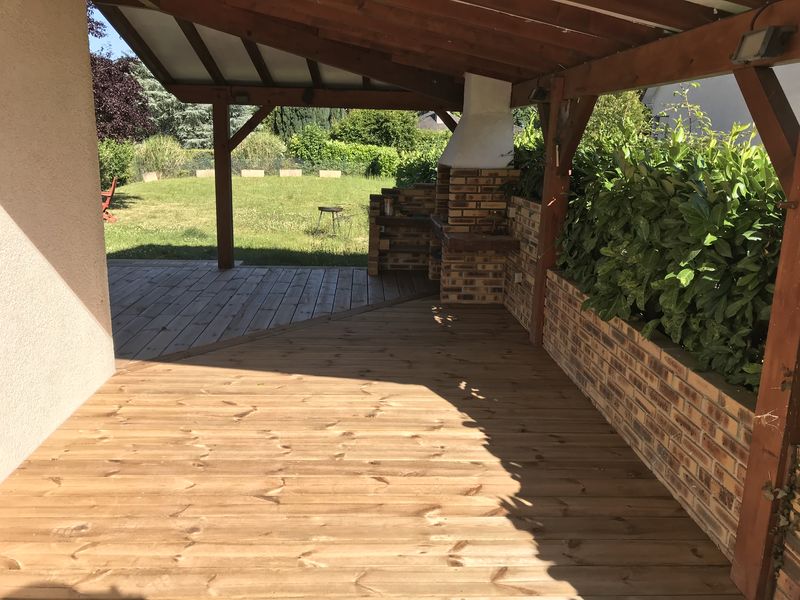 Plage piscine en bois